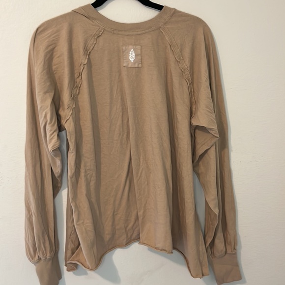 Free People Movement Reflect Layer Tee Long Sleeve Sand Dune NWOT - Picture 10 of 10